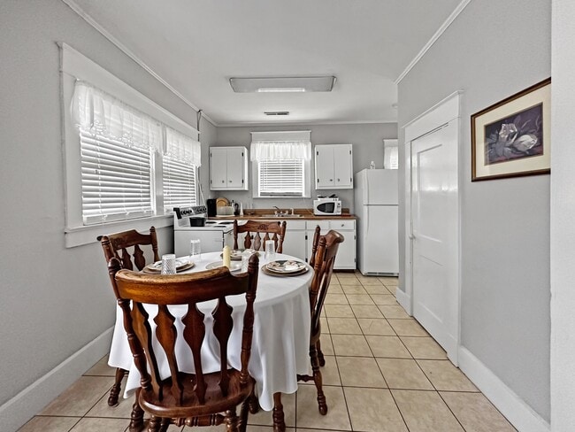 Building Photo - 600 E Tombigbee St