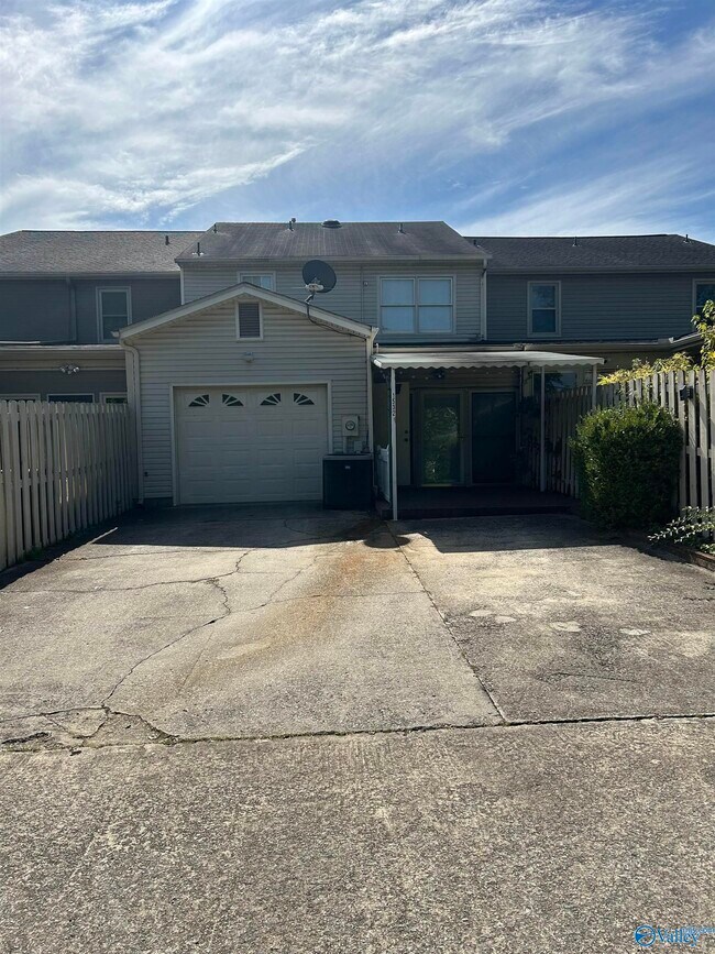 Building Photo - 1532 River Bend Pl SE