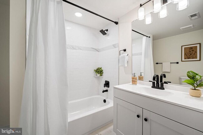 Building Photo - 1724 S Hanover St