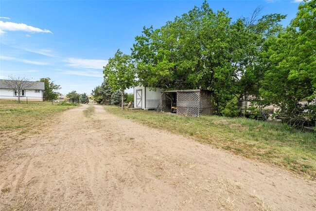 Building Photo - 33 Valley View Dr