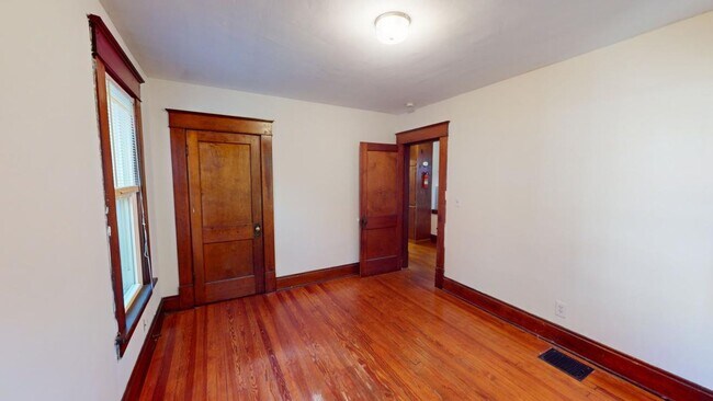 Building Photo - 163 E Maynard Ave
