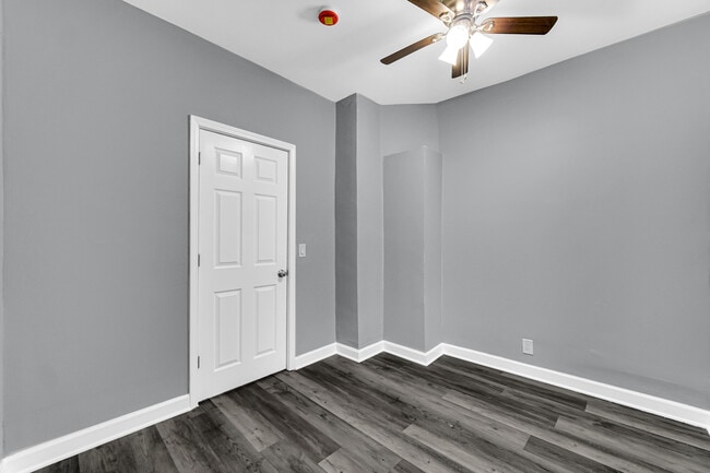 Building Photo - 5527 Alice Ave