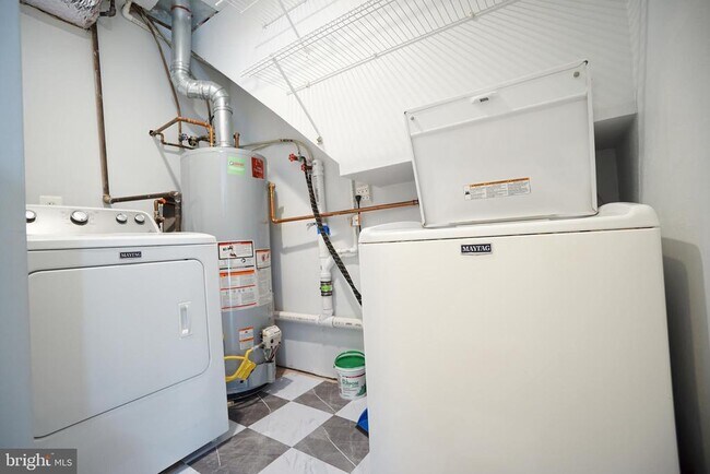 Building Photo - 322 Sugarland Run Dr