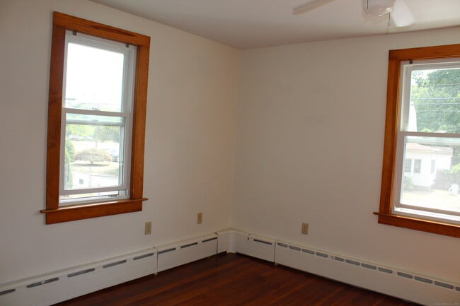 Building Photo - 126 Chestnut St