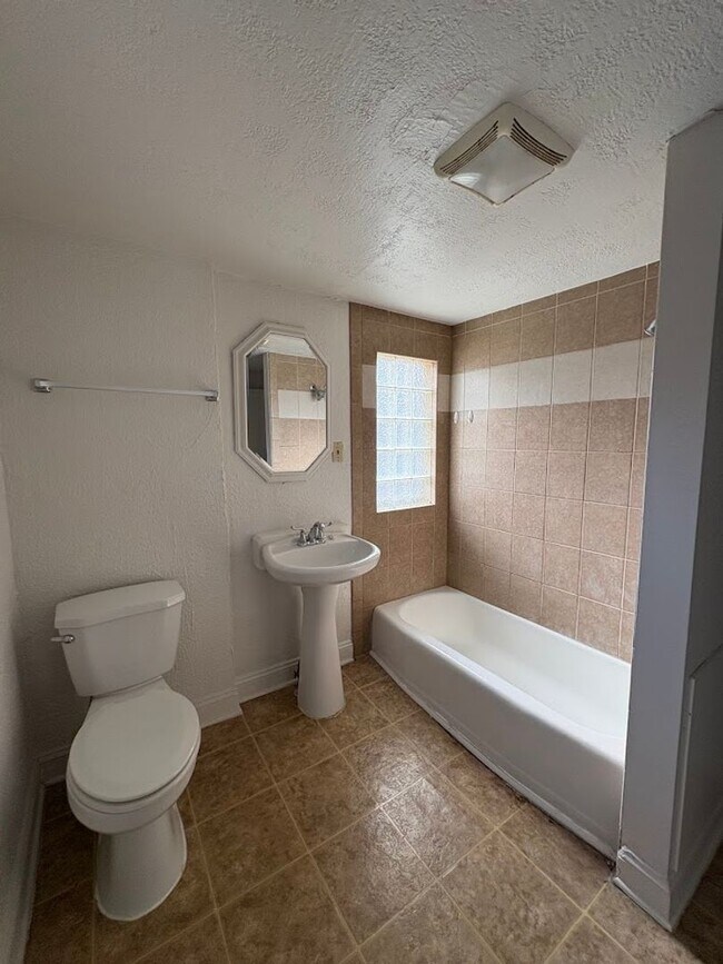 Building Photo - Large three bedroom one bathroom home for rent