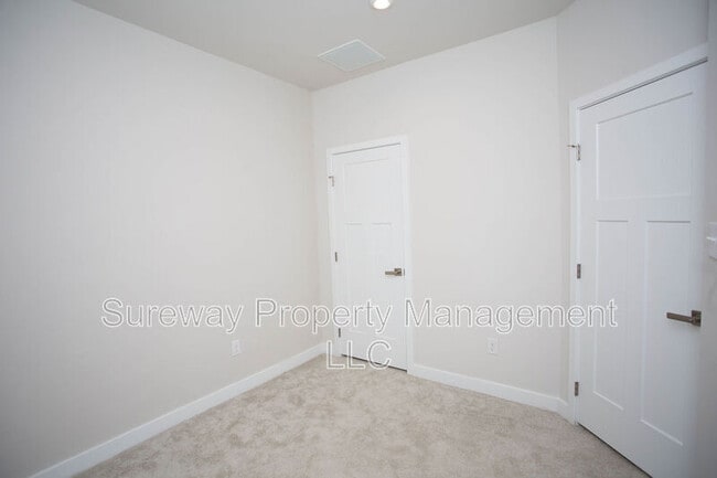 Building Photo - 5 Sage Wy