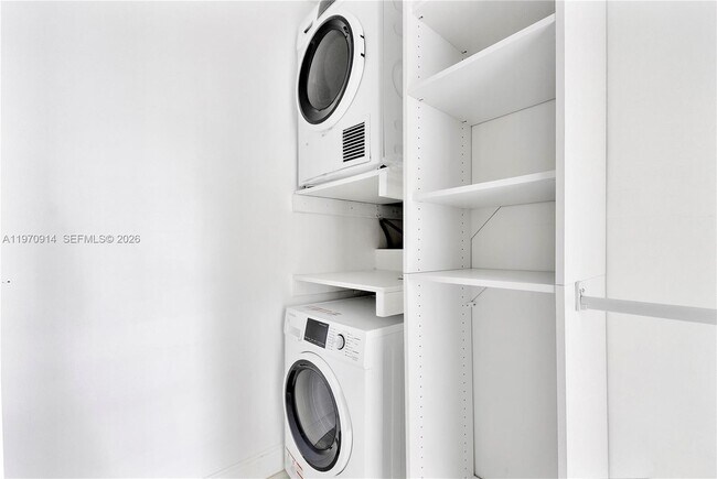 Building Photo - 336 N Birch Rd