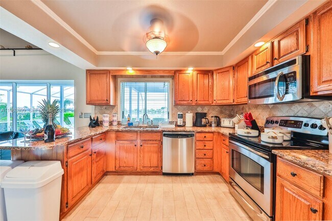 Building Photo - 407 SW 37th St