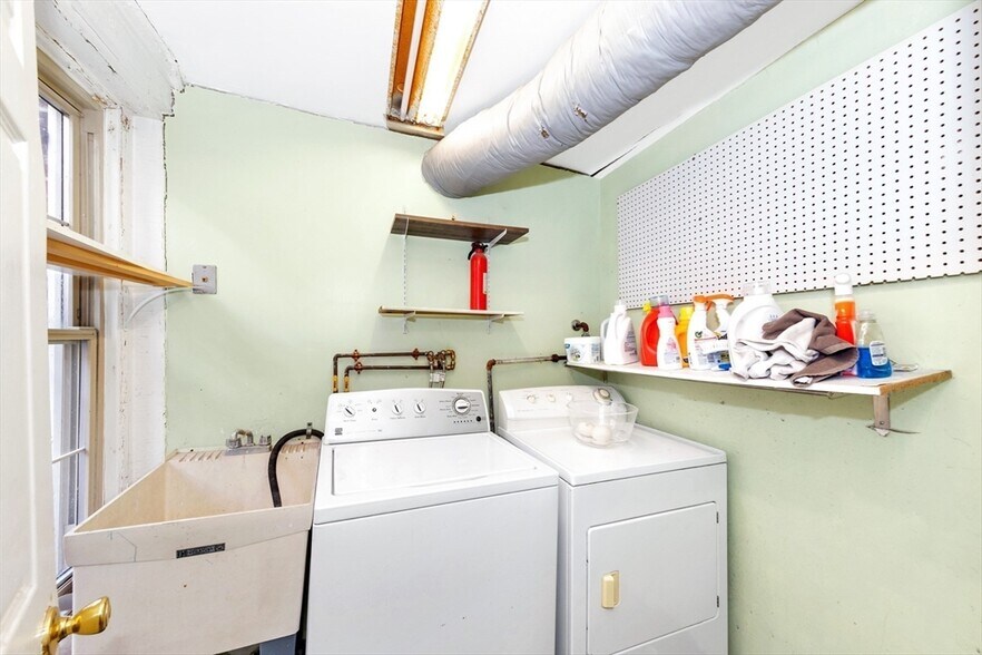 Building Photo - 32 E Springfield St