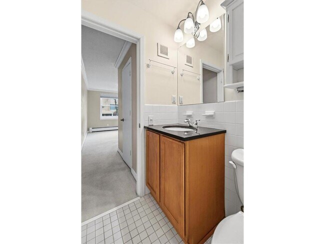 Building Photo - 821 Douglas Ave