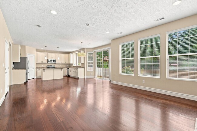 Building Photo - Quiet & Spacious 4 Bed Holladay Home – Walk-In Closets & Big Backyard!!!