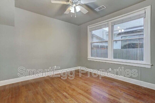 Building Photo - 1309 E 13th St