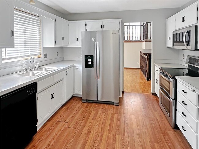 Building Photo - 3421 Placer Ave