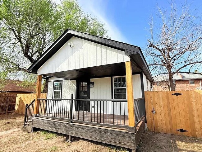 Building Photo - 5909 NW 40th St