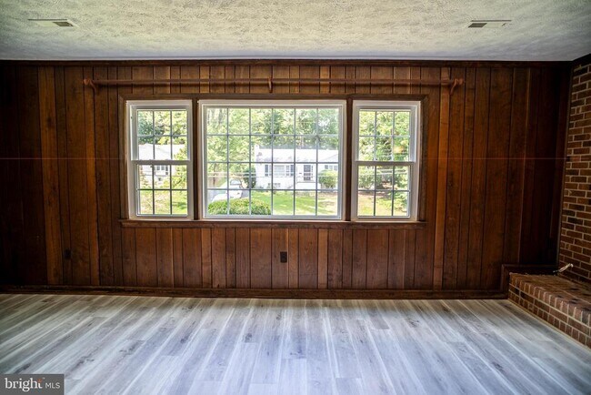 Building Photo - 5012 Larno Dr
