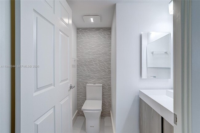 Building Photo - 1541 Brickell Ave