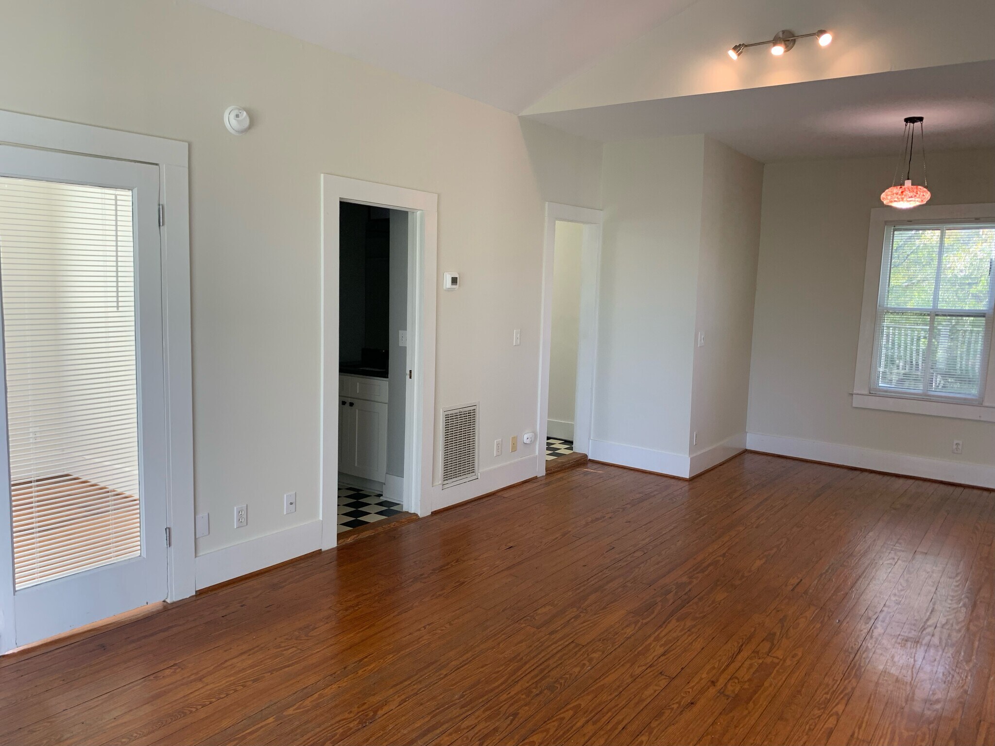 Building Photo - 315 S 5th Ave