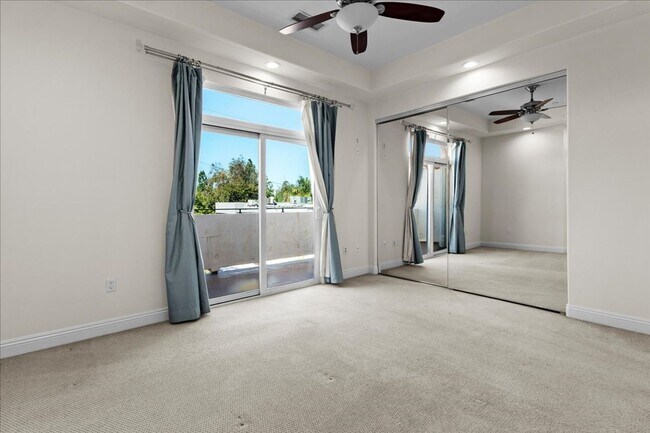Building Photo - Spacious 3-Bedroom Tri-Level Townhome with...