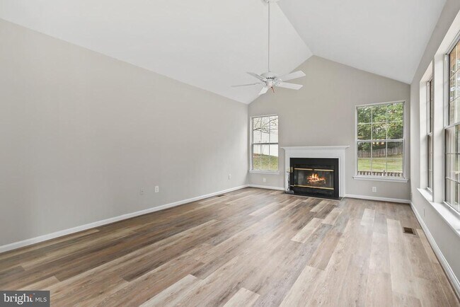 Building Photo - 18865 Crossroads Ct