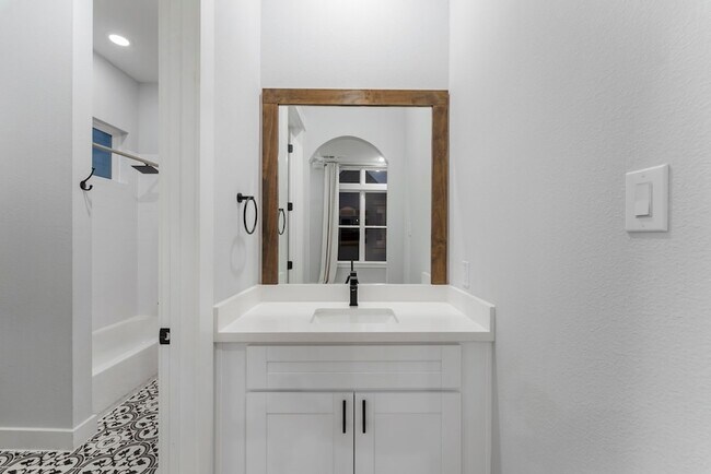 Building Photo - 113 Coronado St