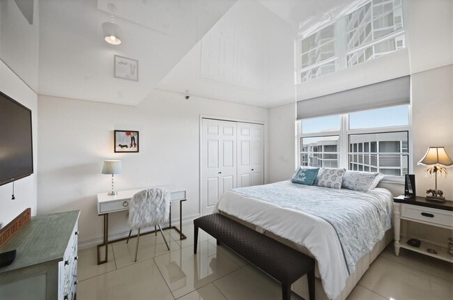 Building Photo - 4015 W Palm Aire Dr