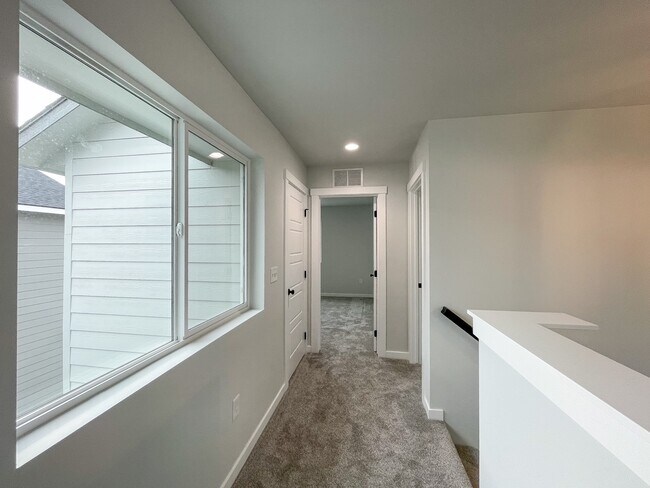 Building Photo - 4403 N Magical Crk Ave