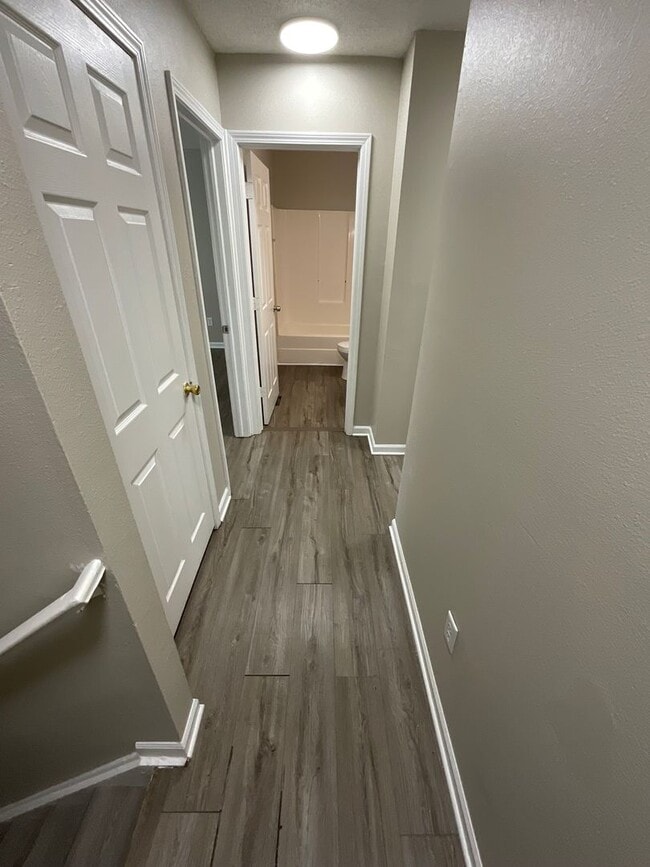 Building Photo - 3 Bed 1.5 Bath