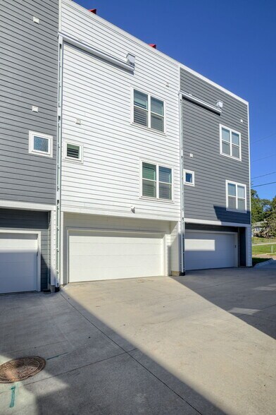 Two Car Garage - 1903 S 7th St