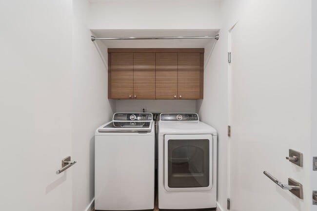 Building Photo - 420 28th St