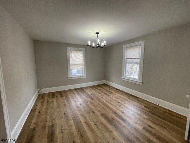 Building Photo - 15 Washburn Pl