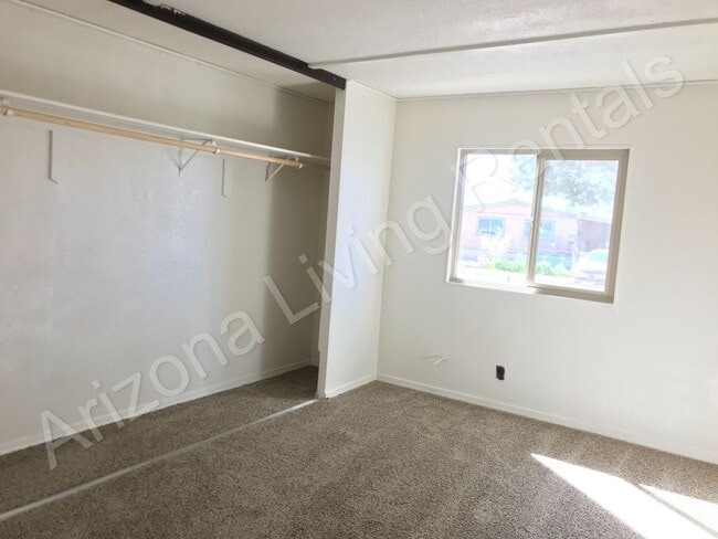 Building Photo - AMAZING 3 BEDROOM HOME