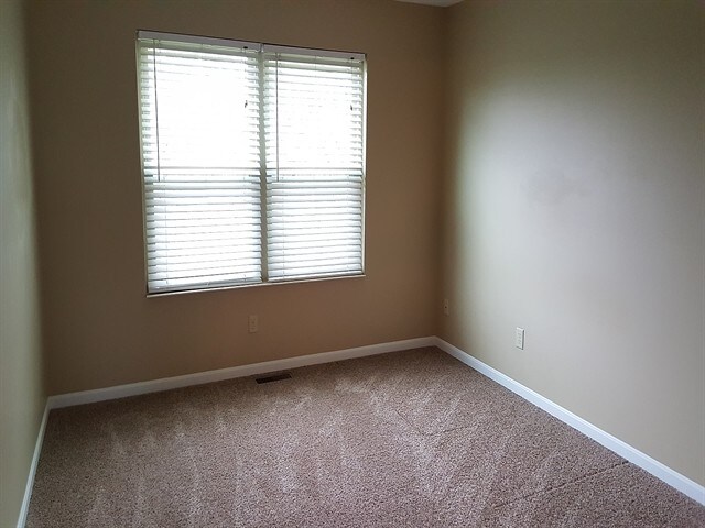 Building Photo - 6528 Lakewood Dr