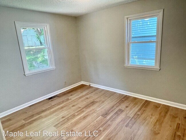 Building Photo - 3 br, 1.5 bath House - 11721 Roosevelt Way NE