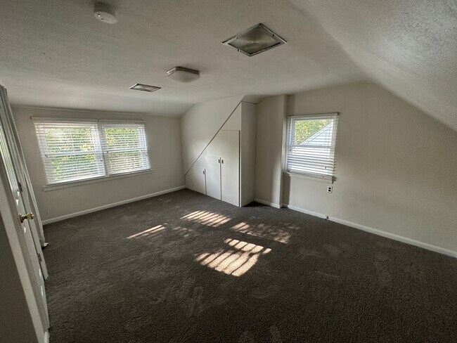 Building Photo - 1113 Twinbrook Dr