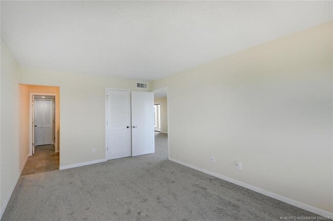 Building Photo - 10044 S Ocean Dr