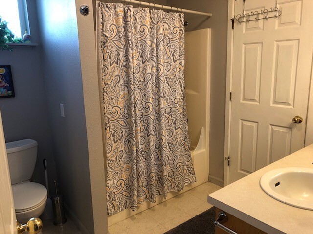 Building Photo - Furnished Condo NW Bend