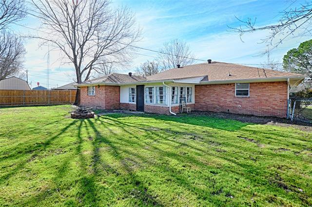 Building Photo - 2504 Burnett Dr