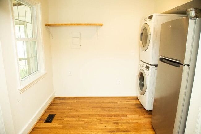 Building Photo - 4 Bedroom House Available Near Scott Stadi...