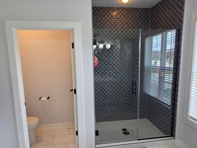 Building Photo - W239N3777 River Birch Ct