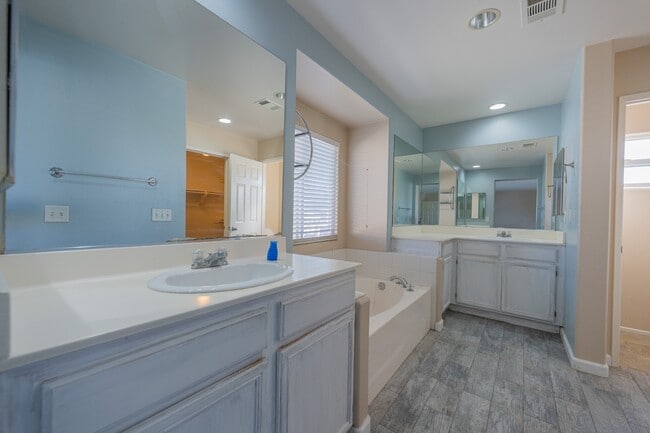 Building Photo - 3713 Steeple Way