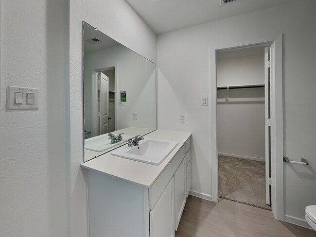 Building Photo - 21083 Santopadre St