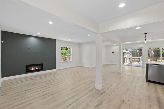 Building Photo - 1804 Northwood Rd