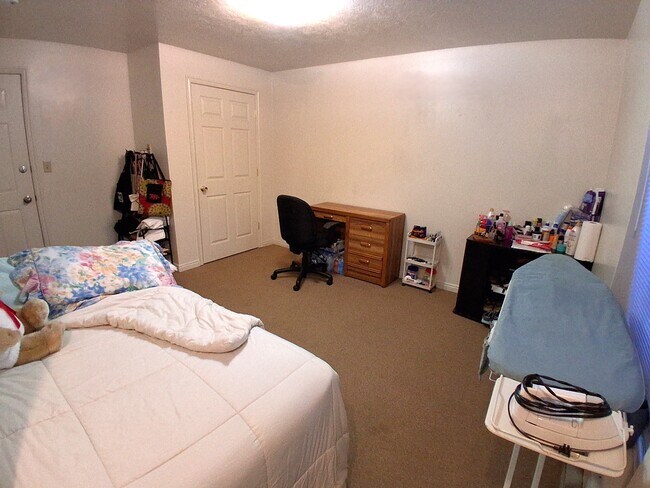 Building Photo - 565 N 300 E