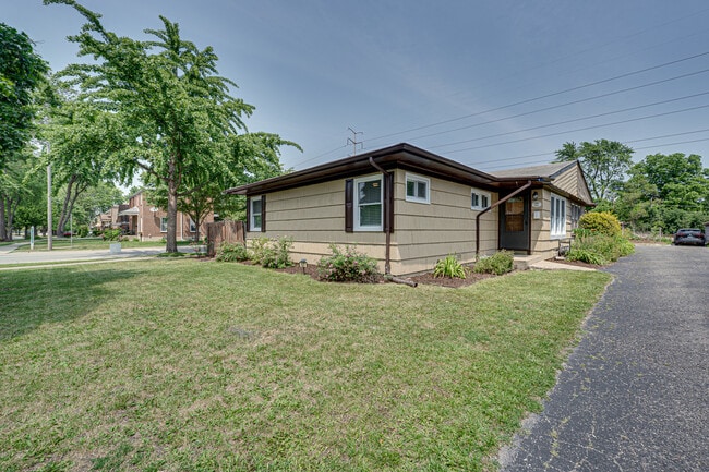 Primary Photo - 637 Barnsdale Rd
