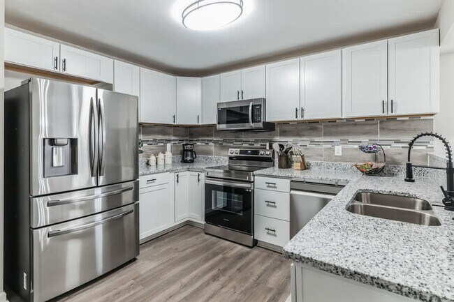 Building Photo - 12879 Copperfield Ln