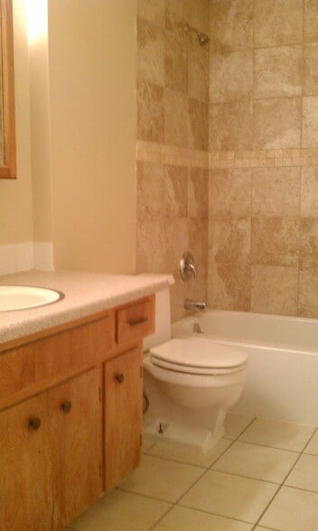 Building Photo - 312 N Silver Lake Ave