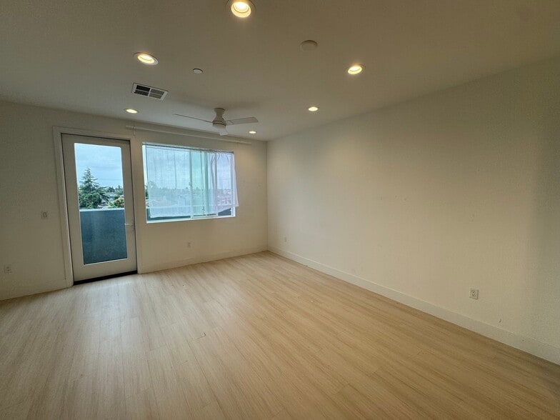 Building Photo - 9887 MacArthur Blvd