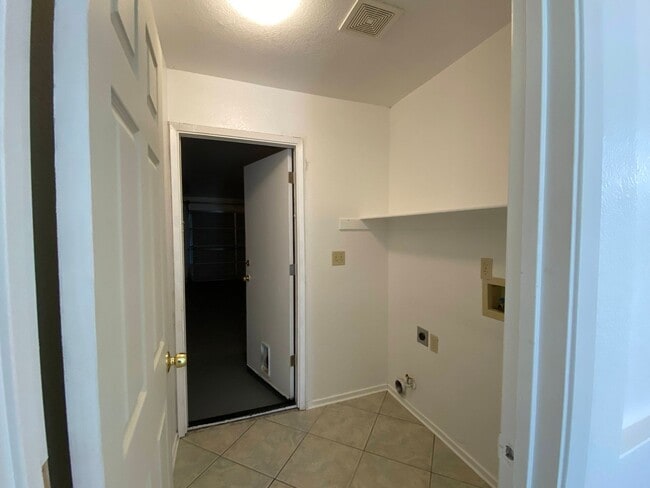 Building Photo - Large Four Bed, Three Bath Home with a Pool