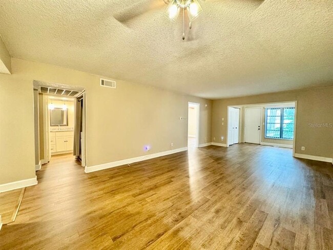 Building Photo - 3048 Eastland Blvd