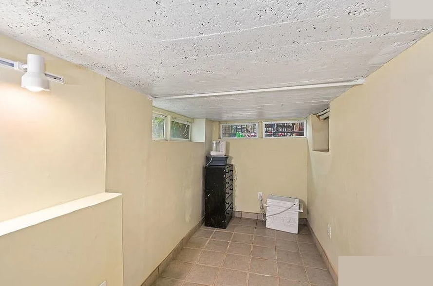 Building Photo - 4422 3rd St NW